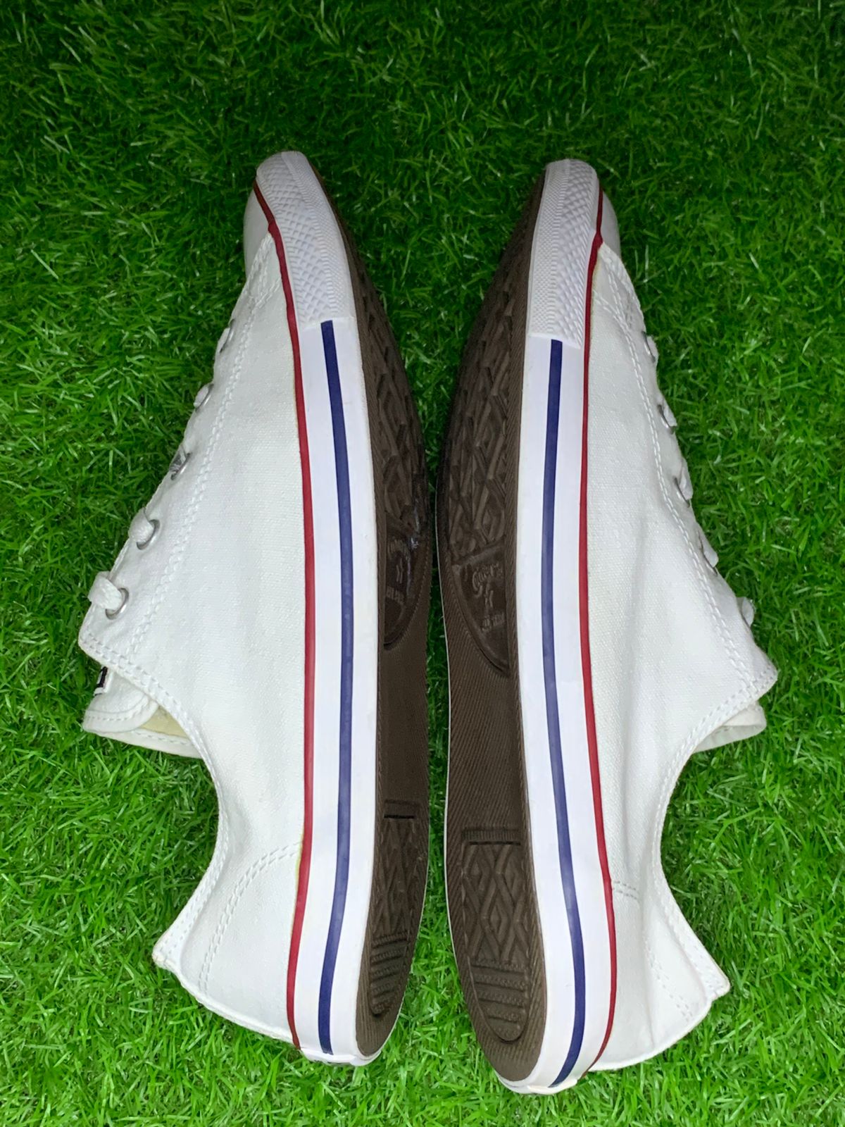 Converse Chuck Taylor All Star Low Top White Women EU 41 - Side View 2