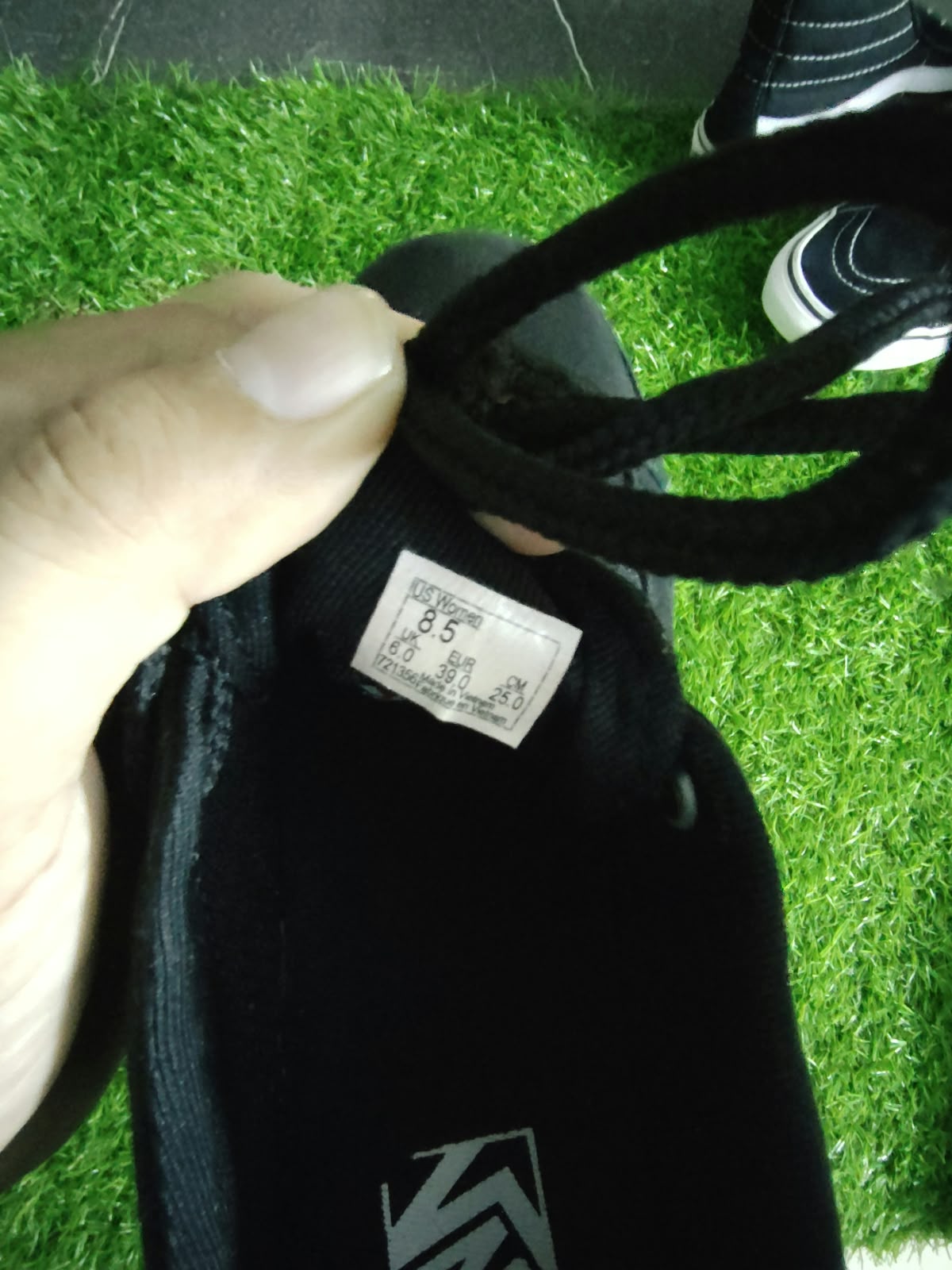 Vans Atwood Triple Black – Size Label